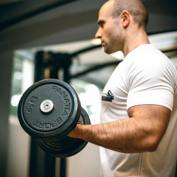 Nerostou ruce? Užitečné tipy, jak se u cvičení vyhnout stagnaci